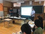 学習会、校長による講師紹介の様子