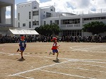 １１月5日　運動会の様子（クラス対抗リレー）です。