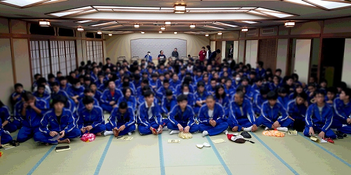 レク大会を終えて，みんなで記念撮影