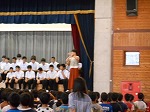 本校の児童の皆さんもお礼に校歌を合唱しました。